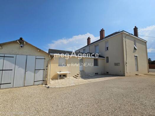 Maison à vendre 189 500 € 6 pièces 4 chambres 130 m² 960 m² de terrain Cottage-La Folie Thouars 79100