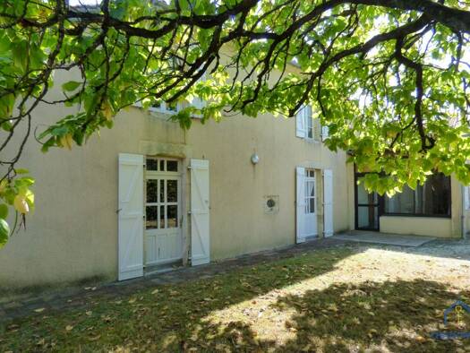 Maison à vendre 198 000 € 7 pièces 3 chambres 151 m² 580 m² de terrain Chantonnay 85110