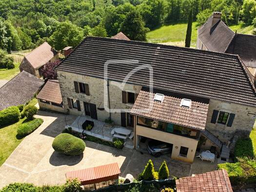 Maison à vendre 299 000 € 10 pièces 5 chambres 198,5 m² 1 212 m² de terrain Gourdon 46300