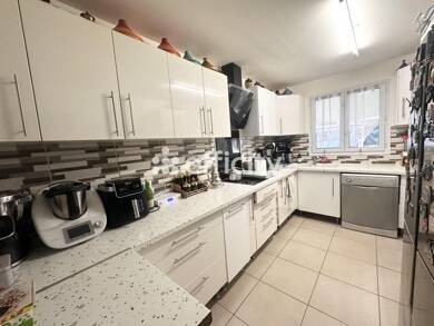 Maison à vendre 320 000 € 4 pièces 3 chambres 80 m² 179 m² de terrain Vaulx-en-Velin 69120