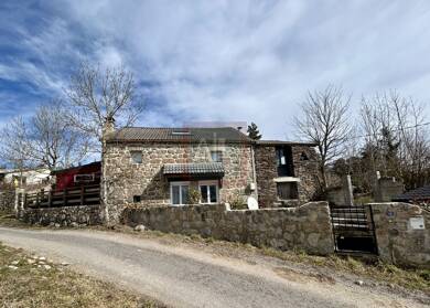 Maison à vendre 199 000 € 4 pièces 2 chambres 104 m² 3 038 m² de terrain Chaudeyrac 48170
