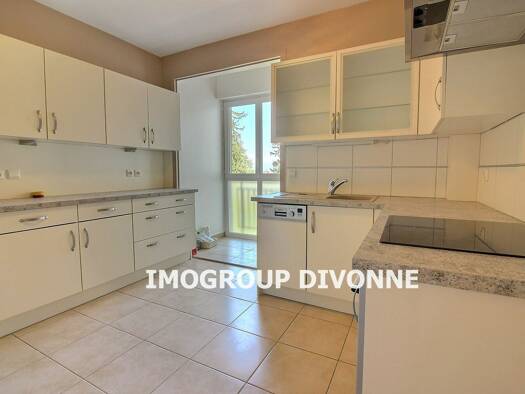 Appartement à louer 2 005 € 3 pièces 2 chambres 88 m² Étage 3/3 Centre Divonne-les-Bains 01220