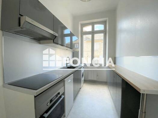 Appartement à louer 675 € 2 pièces 1 chambre 47,08 m² 1er étage Chinon 37500