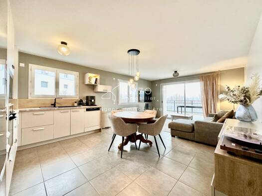 Appartement à vendre 323 000 € 3 pièces 2 chambres 74 m² RDC/1 Sales 74150