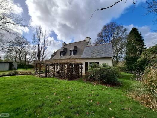 Maison à vendre 157 500 € 6 pièces 4 chambres 147 m² 3 806 m² de terrain Plounévez-Quintin 22110