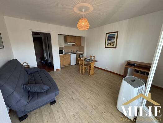 Appartement à louer 690 € 1 pièce 28 m² 5ème étage Bandol 83150