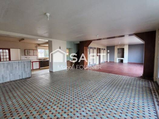 Maison à vendre 99 500 € 12 pièces 8 chambres 238 m² 1 630 m² de terrain Renaze 53800