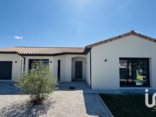 Maison de plain-pied à vendre 220 000 € 4 pièces 3 chambres 124 m² 628 m² de terrain Nord Centre Saint-Yrieix-sur-Charente 16710