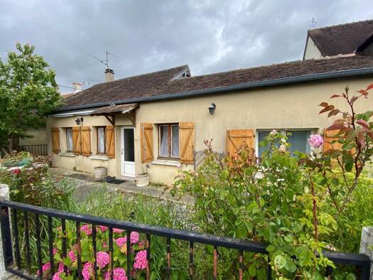 Maison de plain-pied à vendre 49 900 € 2 pièces 1 chambre 48 m² 989 m² de terrain Semallé 61250