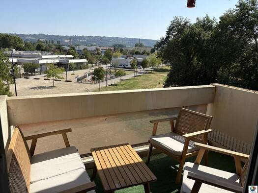 Appartement à vendre 178 500 € 4 pièces 2 chambres 72 m² RDC Bourgoin-Jallieu 38300