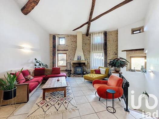 Maison de ville à louer 1 990 € 10 pièces 6 chambres 221 m² 251 m² de terrain Porte des Pierres Dorées 69400