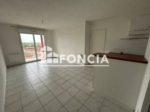 Appartement à louer 450 € 2 pièces 1 chambre 37,7 m² Étage 3/3 Périphérique Est Gaillac 81600