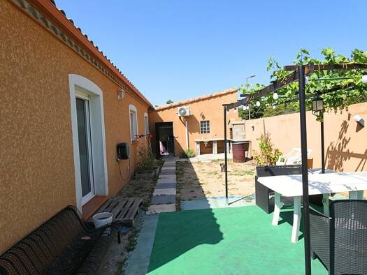 Maison de plain-pied à vendre 199 000 € 4 pièces 3 chambres 90 m² 350 m² de terrain Villeneuve-Minervois 11160