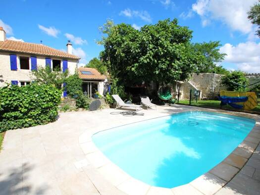 Appartement à vendre 445 000 € 6 pièces 4 chambres 220 m² Le Thou 17290