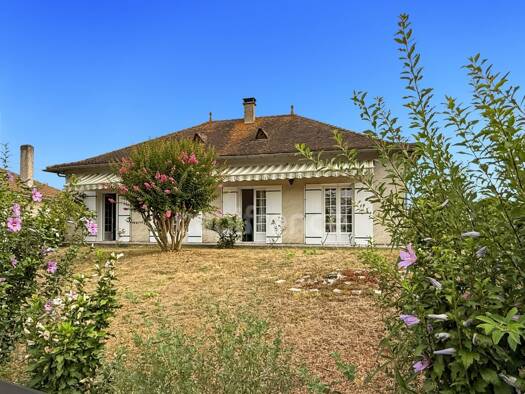 Maison de plain-pied à vendre 179 000 € 4 pièces 3 chambres 112 m² 805 m² de terrain Villefranche-de-Lonchat 24610