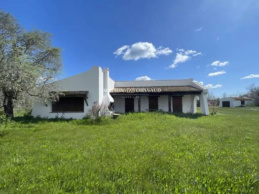 Mas à vendre 790 000 € 5 pièces 3 chambres 106 m² 3 500 m² de terrain Saintes-Maries-de-la-Mer 13460