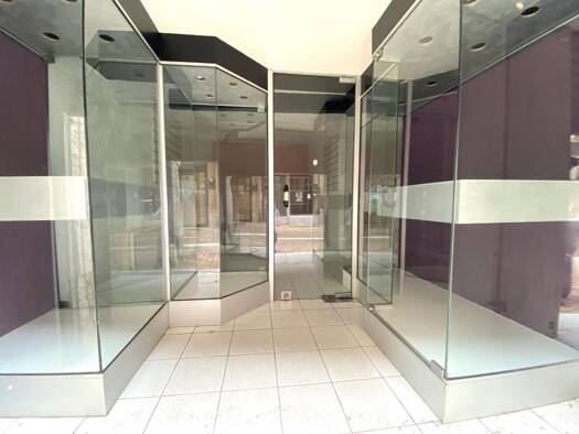 Local commercial à vendre 56 000 € 25 m² de surface de vente École Joseph Bara-Groupe scolaire Carnot-Hôtel de Ville Agen 47000