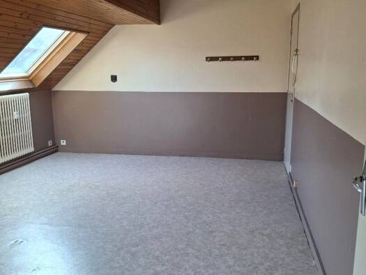 Appartement à vendre 54 000 € 2 pièces 1 chambre 50 m² Étage 3/3 Centre Lons-le-Saunier 39000