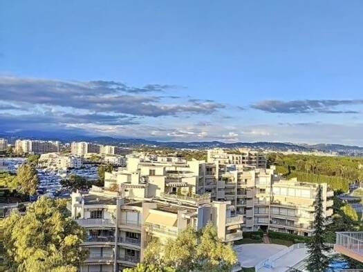 Appartement à vendre 195 000 € 1 pièce 27,6 m² Étage 8/9 Mandelieu-la-Napoule 06210