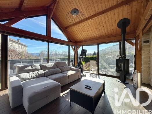 Maison de plain-pied à vendre 225 000 € 3 pièces 2 chambres 85,5 m² 701 m² de terrain Ravilloles 39170