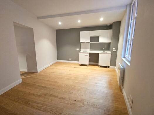 Studio à louer 570 € 1 pièce 28 m² 3ème étage Secteur Sauvegarde Grasse 06130