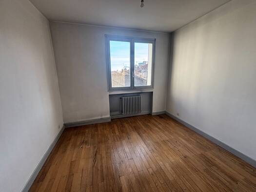 Appartement à vendre 39 000 € 3 pièces 2 chambres 60 m² Étage 3/4 Tarentaize-Beaubrun-Severine Saint-Étienne 42000