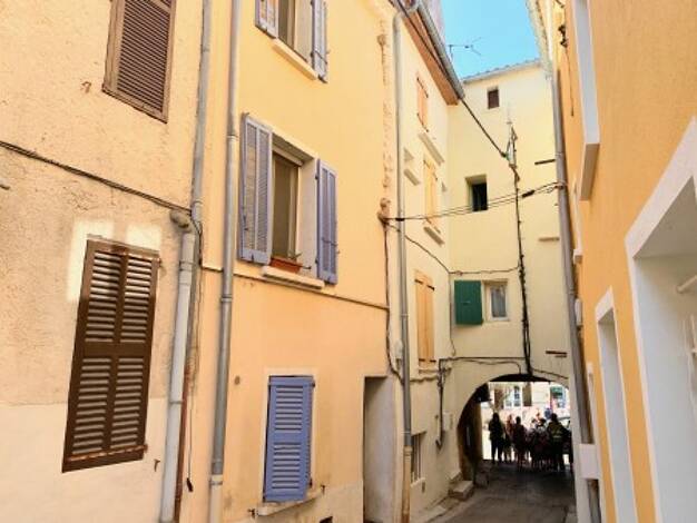 Maison à louer 899 € 2 chambres 101 m² Gonfaron 83590