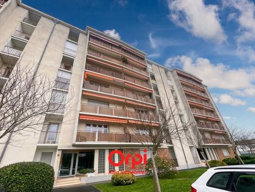 Appartement à vendre 100 000 € 4 pièces 3 chambres 75,5 m² Étage 6/6 Saint Jean Montluçon 03100