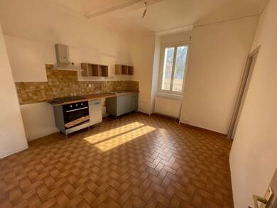 Appartement à louer 550 € 3 pièces 2 chambres 85,6 m² Dernier étage, Étage 1/1 Saint-Ambroix 30500