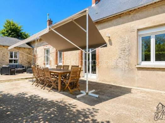 Maison de plain-pied à vendre 417 000 € 10 pièces 6 chambres 320 m² 9 913 m² de terrain Oison 45170