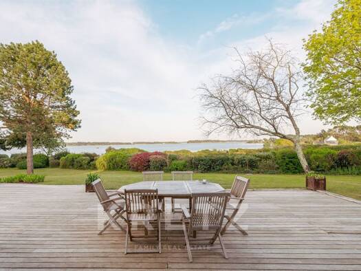 Maison à vendre 3 685 000 € 12 pièces 7 chambres 317 m² 7 780 m² de terrain Locmariaquer 56740