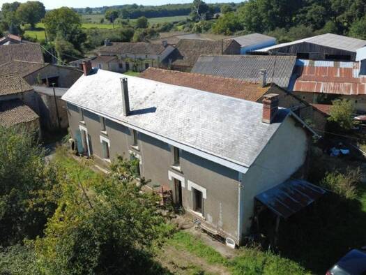 Maison à vendre 75 000 € 3 pièces 104 m² 4 266 m² de terrain Jazeneuil 86600
