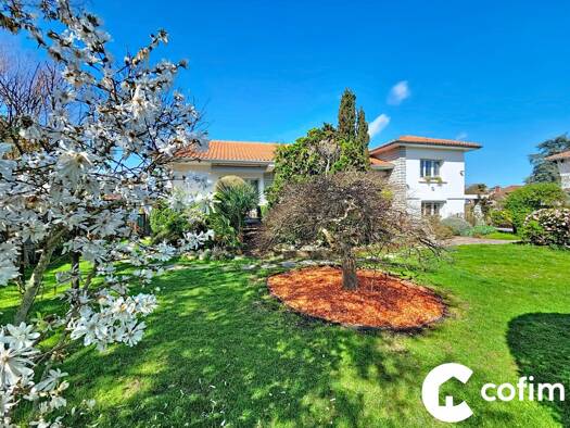 Maison à vendre 588 000 € 6 pièces 1 chambre 223 m² Gelos 64110