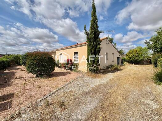 Maison de plain-pied à vendre 204 500 € 4 pièces 3 chambres 87 m² 841 m² de terrain La Crèche 79260