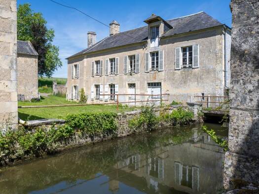 Maison à vendre 242 000 € 9 pièces 6 chambres 207 m² 3 573 m² de terrain Bayeux 14400