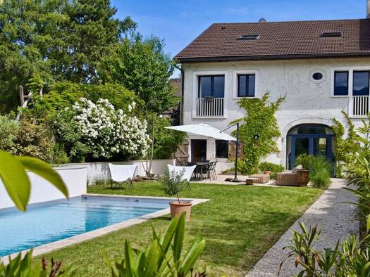 Maison à vendre 1 390 000 € 8 pièces 4 chambres 322 m² 715 m² de terrain Ornex 01210