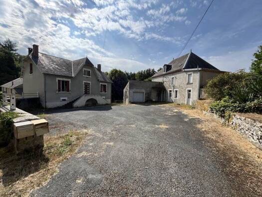 Maison à vendre 127 680 € 4 pièces 3 chambres 167 m² 21 898 m² de terrain Cluis 36340