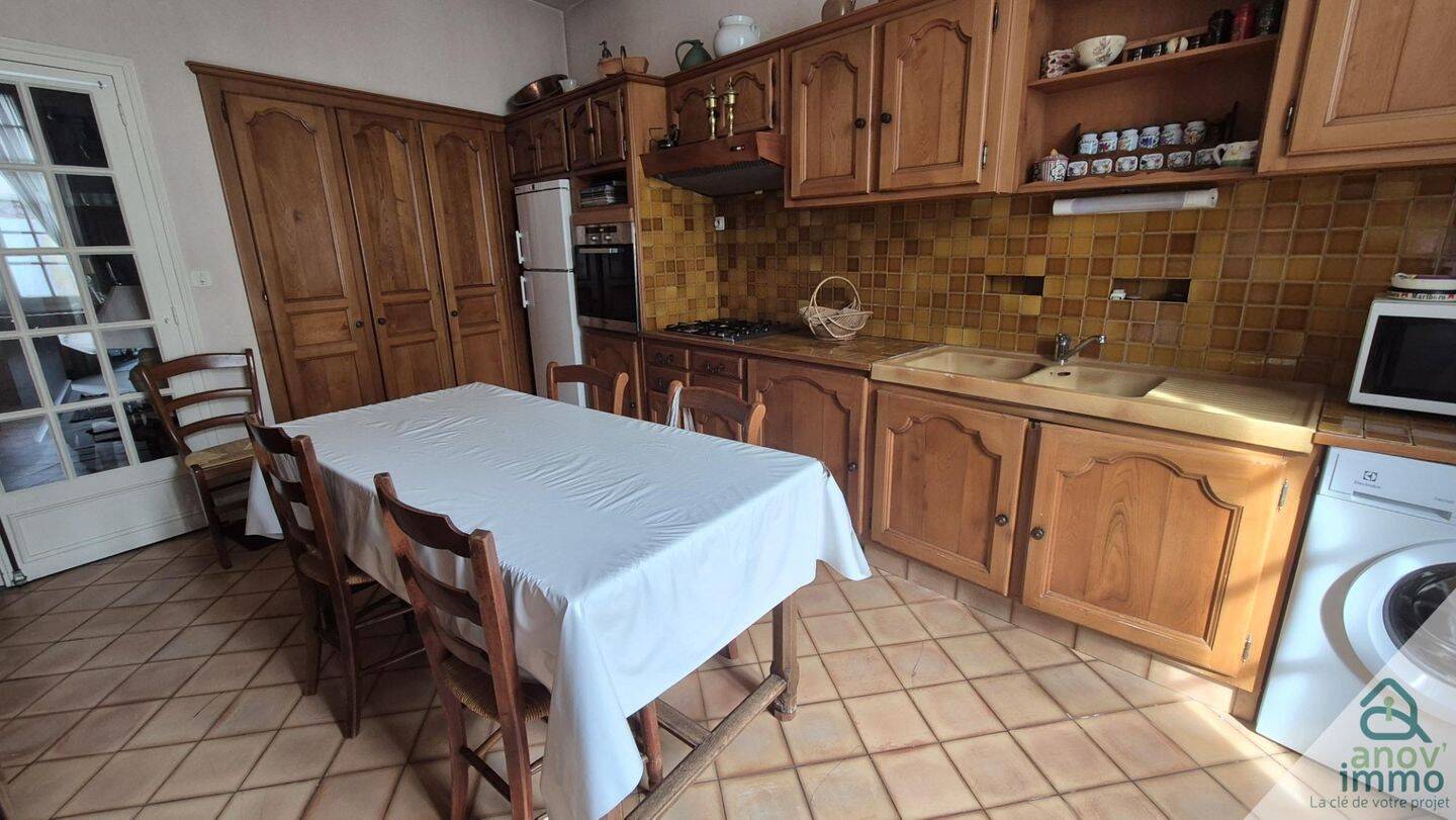 Maison à vendre, 337m², VILLEBOIS LAVALETTE