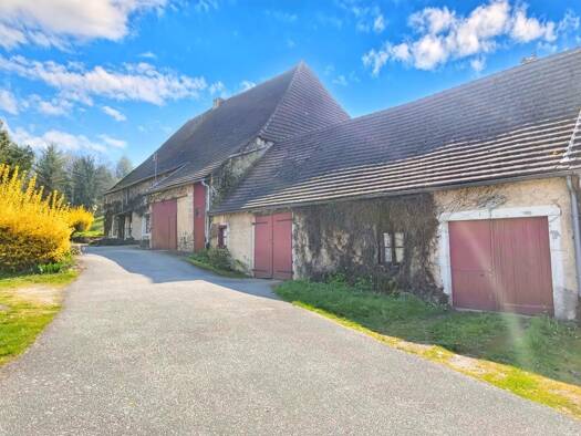 Maison de plain-pied à vendre 175 000 € 5 pièces 3 chambres 158 m² 6 979 m² de terrain Moissey 39290