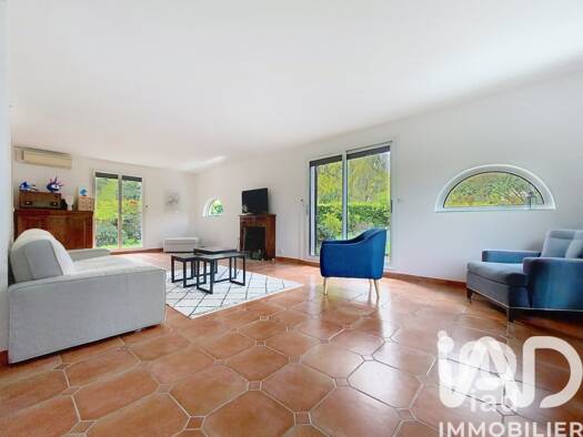 Maison à vendre 970 000 € 8 pièces 4 chambres 200 m² 667 m² de terrain Haut Buc Buc 78530