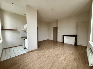 Appartement à louer 700 € 2 pièces 1 chambre 46 m² Étage 3/4 Tours 37000