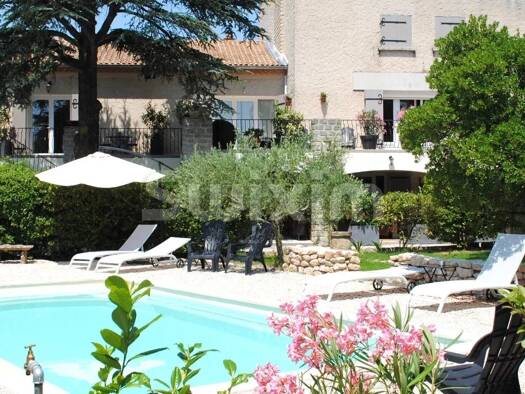 Maison à vendre 990 000 € 12 pièces 9 chambres 350 m² 2 500 m² de terrain Vacqueyras 84190