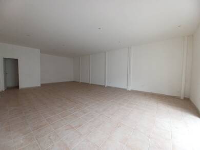 Local commercial à louer 300 € 73 m² de surface de vente Lezignan Corbieres 11200