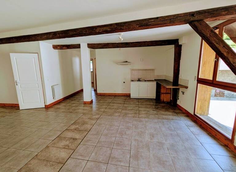 Appartement à vendre 155 000 € 3 pièces 2<br/>chambres 77 m²<br/>superficie 1/2<br/>étage Cevins 73730