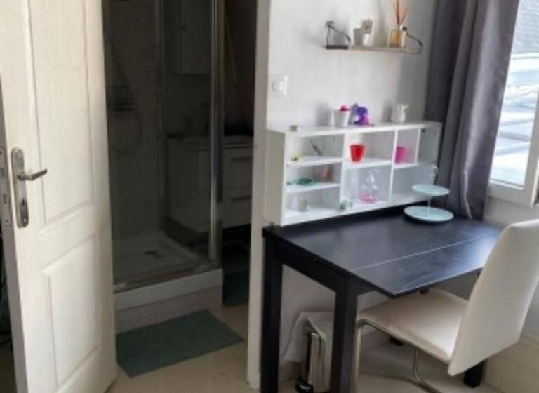 Appartement à louer 910 € 1 pièce 15 m²<br/>superficie 5ème<br/>étage Vendôme Paris 1er 75001