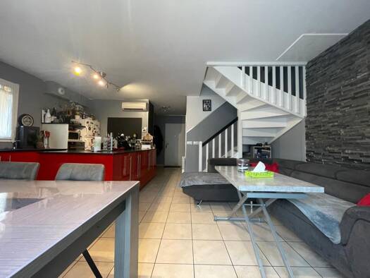 Maison à vendre 265 000 € 4 pièces 3 chambres 81,1 m² Magland 74300