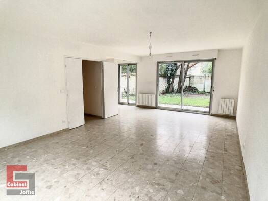 Maison à louer 2 444 € 5 pièces 4 chambres 124,3 m² 200 m² de terrain Fontainebleau 77300