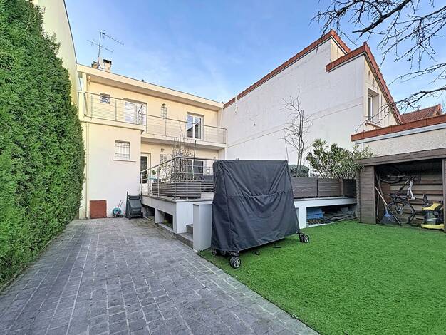 Maison à vendre - Première occupation 979 000 € 9 pièces 5 chambres 180 m² 392 m² de terrain Plateau Nanterre 92000
