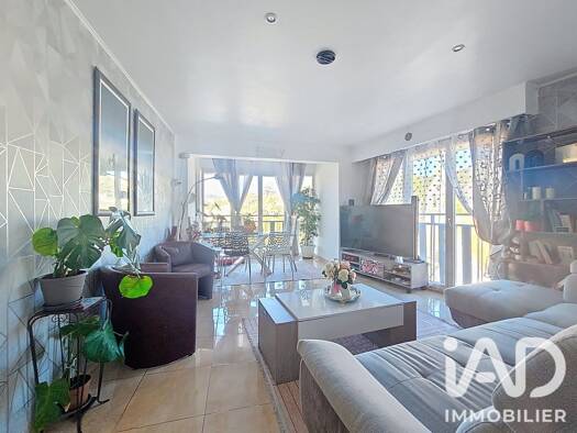 Appartement à vendre 369 000 € 3 pièces 2 chambres 74 m² Étage 5/6 République Cannes 06400