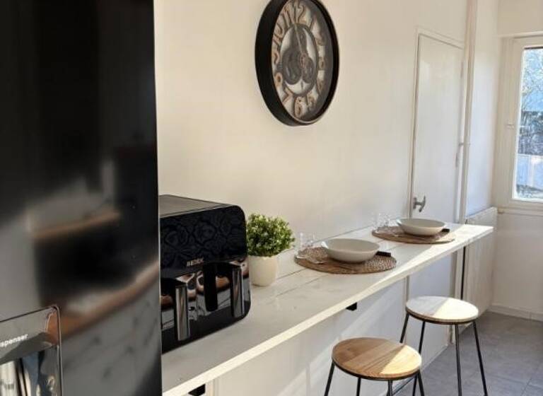 Appartement à louer 520 € 1 pièce 1<br/>chambre 12 m²<br/>superficie 1er<br/>étage Mousseau-Bonhomme en Pierre Évry-Courcouronnes 91000